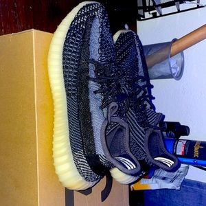 Yeezy Vapor 350 v2 carbons bought them never wore them